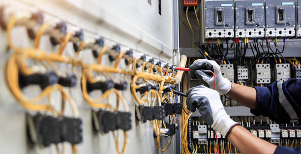 Professional Electrician technician working in Mendon, UT